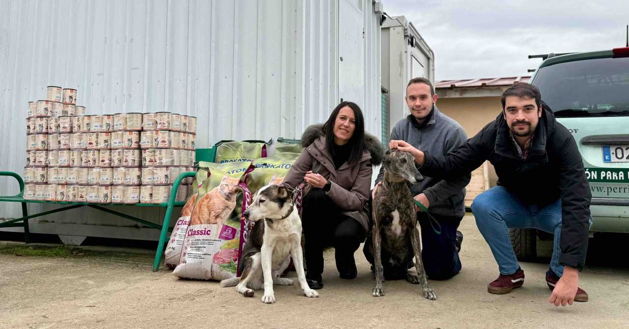 Berta Miguela&ntilde;ez visita las instalaciones de acogida de animales