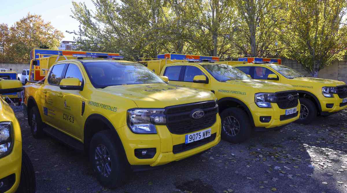 Entrega de nuevos veh&iacute;culos forestales 4x4