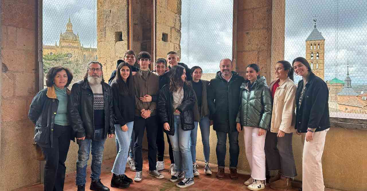El grupo de alumnos en la torre de San Quirce