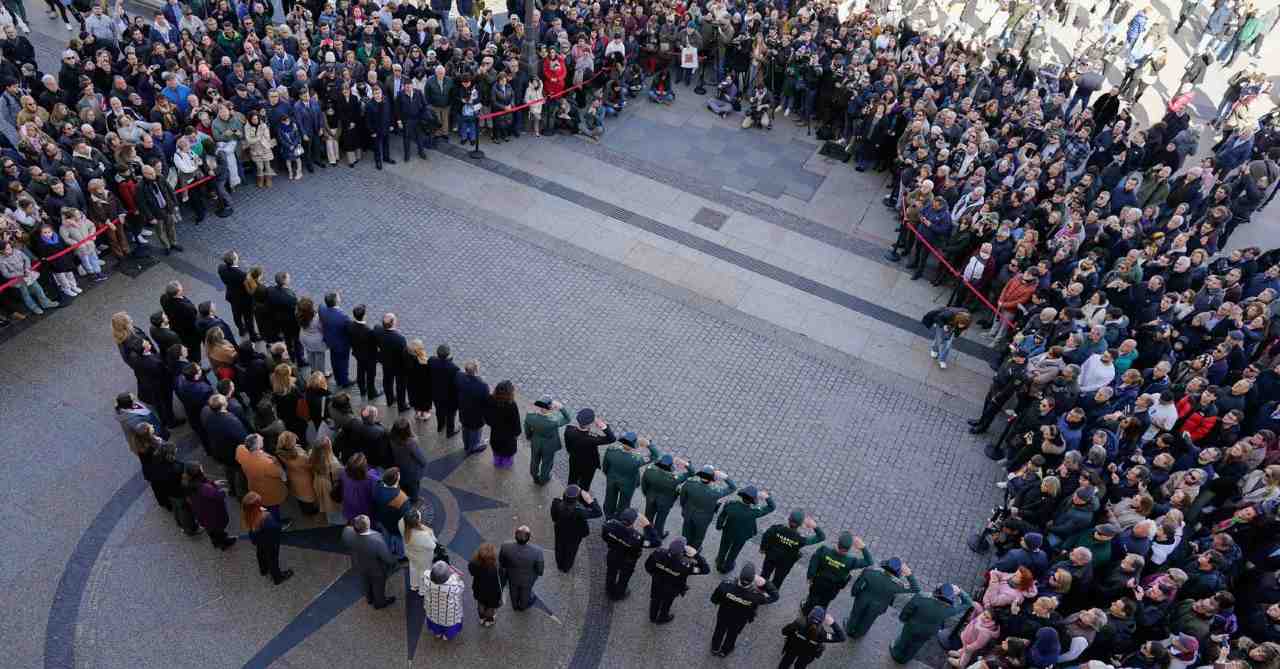 Minuto de silencio en la Puerta del Sol