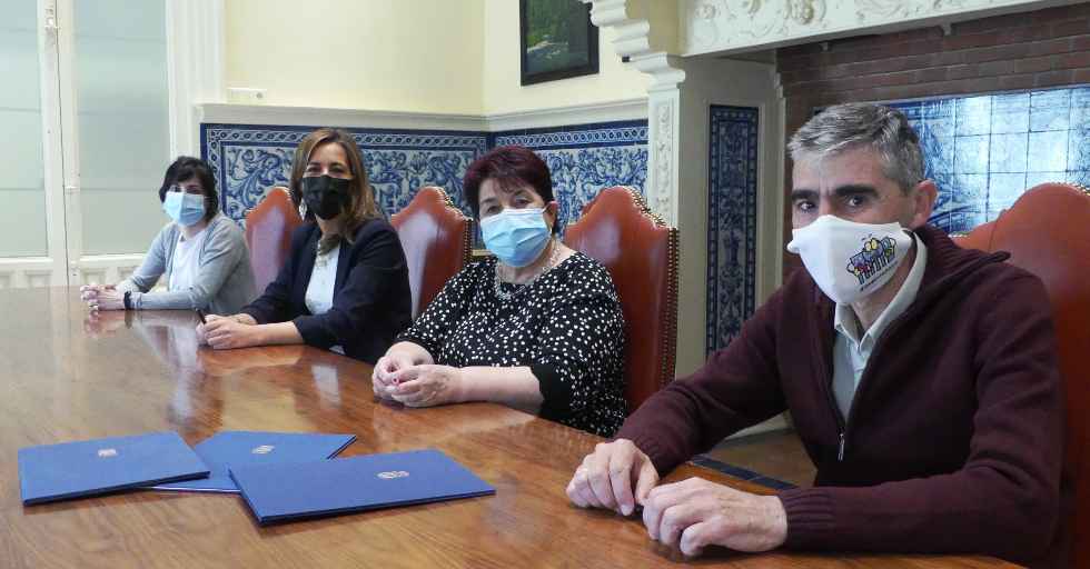 Firma del convenio en la Casa Consistorial