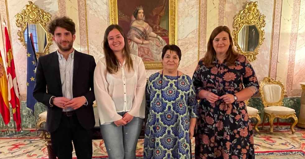 La alcaldesa de las Ferias en la Sala Blanca