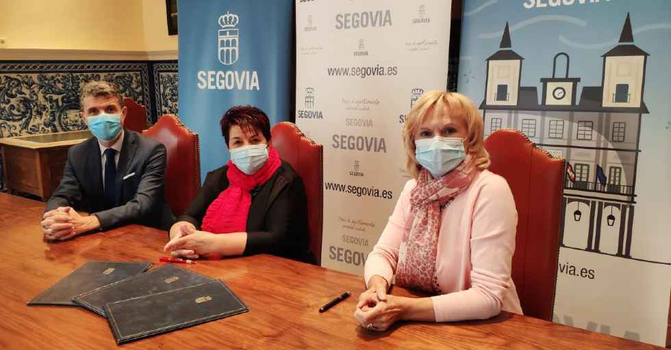 Firma del convenio en la Casa Consistorial