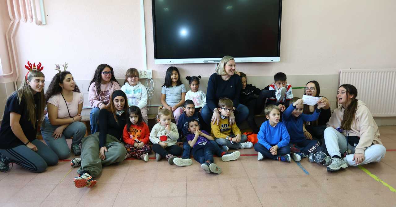 Visita a los participantes de 'Conciliamos Navidad'